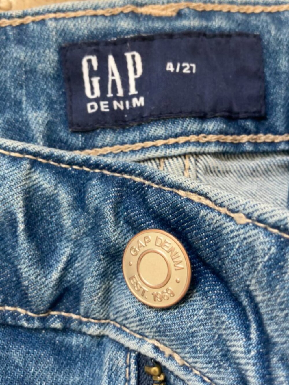 EUC Women's GAP Denim Pencil Midi Skirt 4/27 - Picture 3 of 3